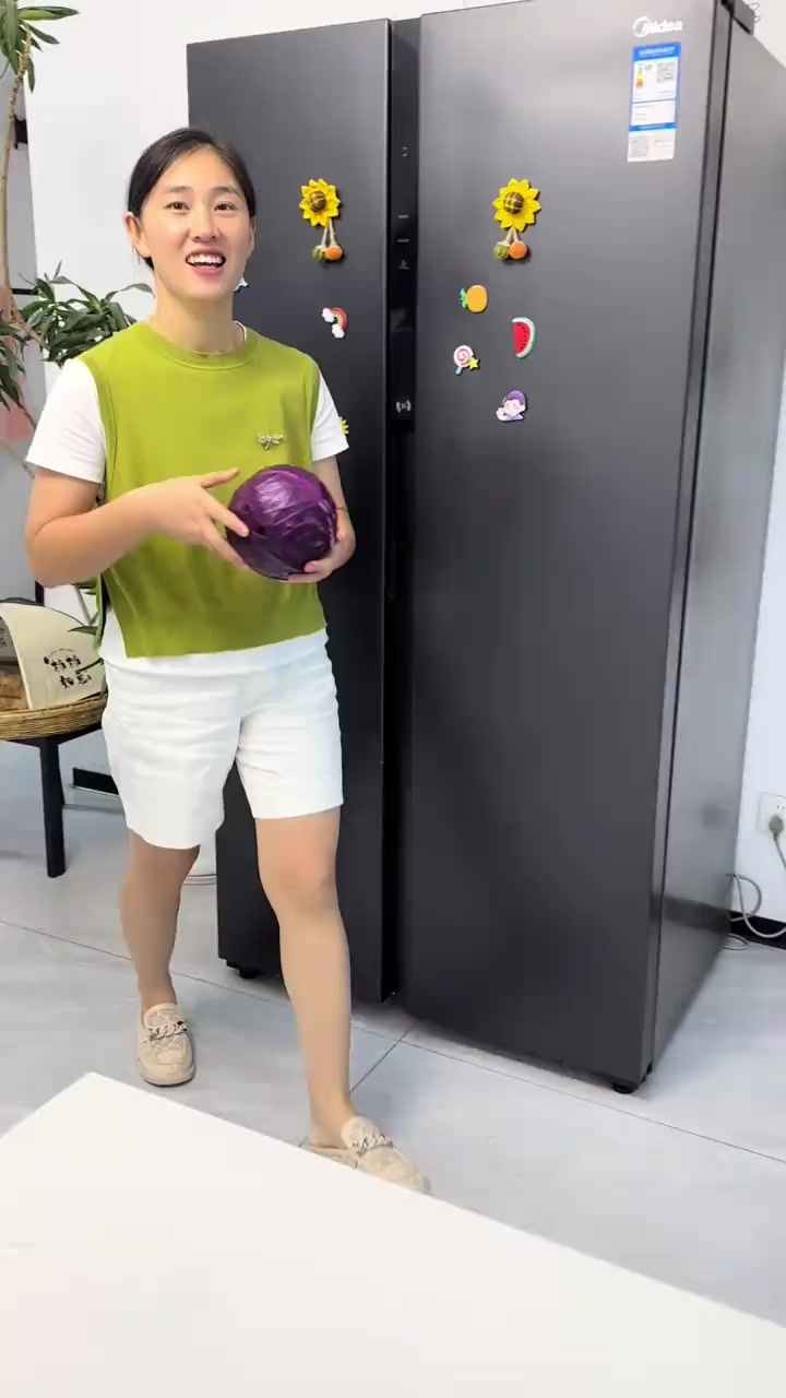 给孩子们捏出樱花水晶饺来吃，虽然捏的不好看，但是孩子高兴