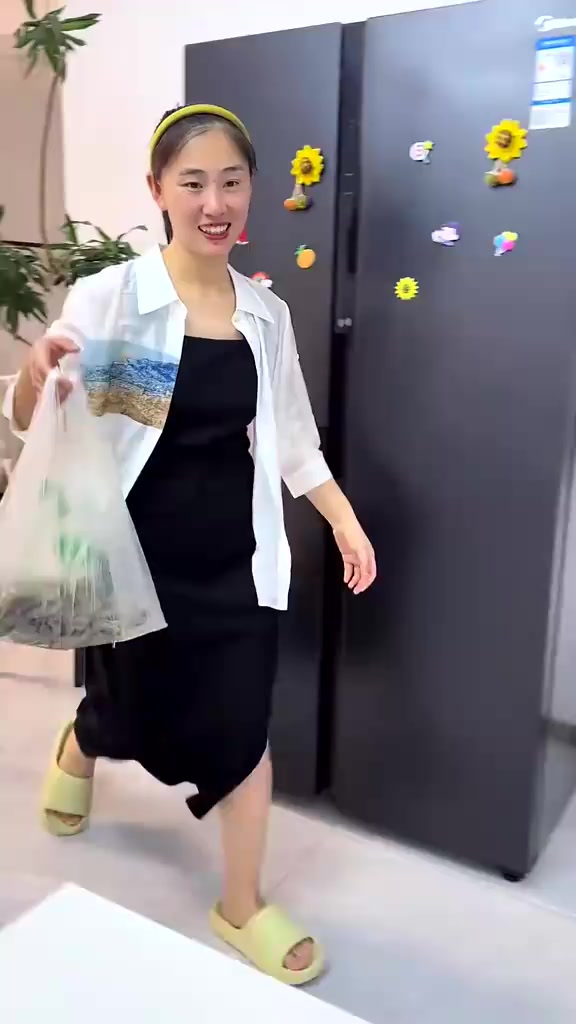 我小时候吃炸虾片是件很幸福的事，那会真不知道虾片里面有没有虾