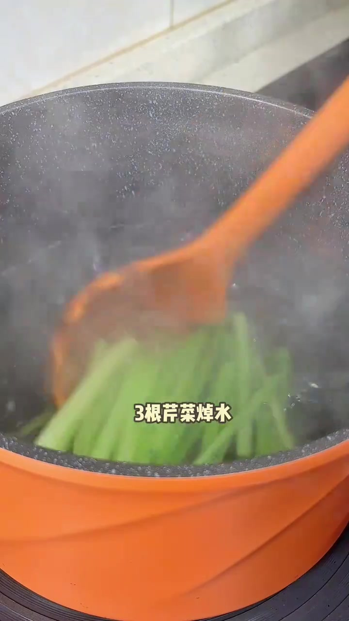 宝宝长身体要多吃牛肉哦,做成这样的牛肉芹菜小馄饨