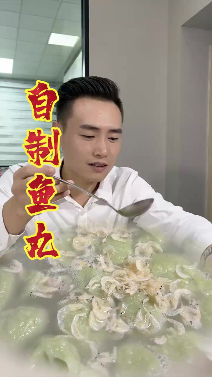 对于不爱吃蔬菜的孩子来说，这个菠菜鱼丸是挺不错的