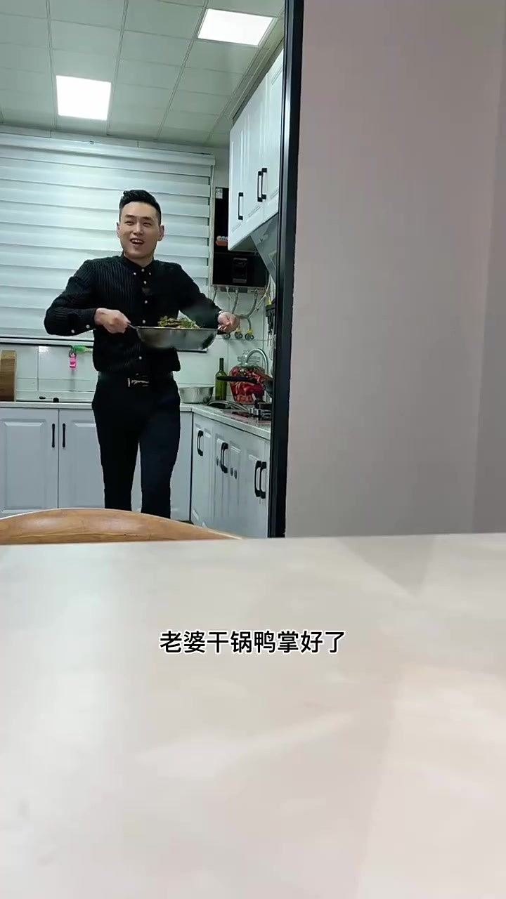 大长腿的干锅鸭掌，麻辣鲜香超级下饭