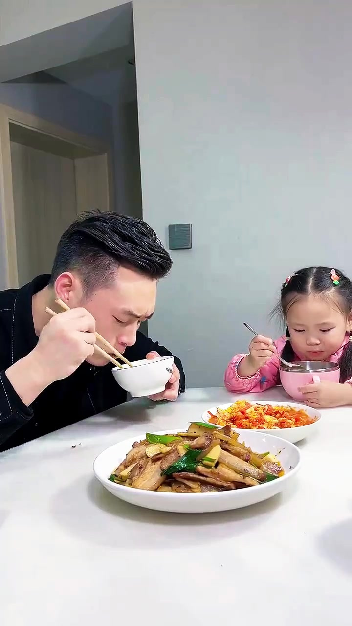 笋子配肉炒回锅肉，咸鲜味浓，口感很特别