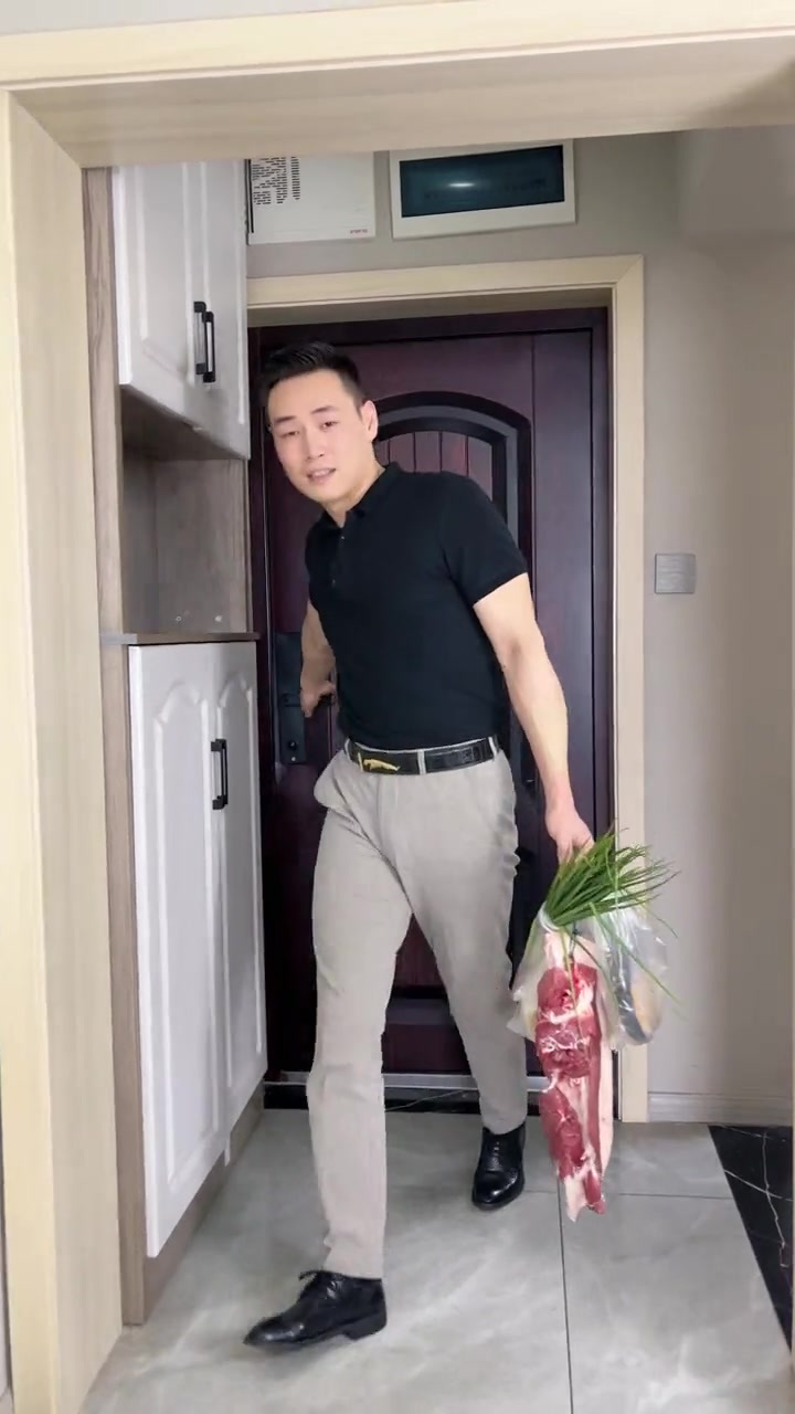 今天在家包了老婆孩子都喜欢吃的馄饨