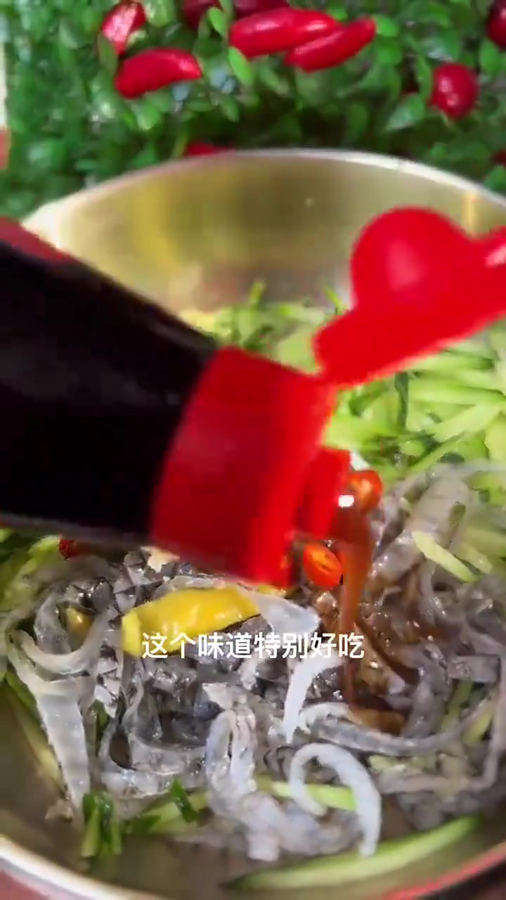 来尝一尝没有腥味,特好吃的泡椒鱼皮