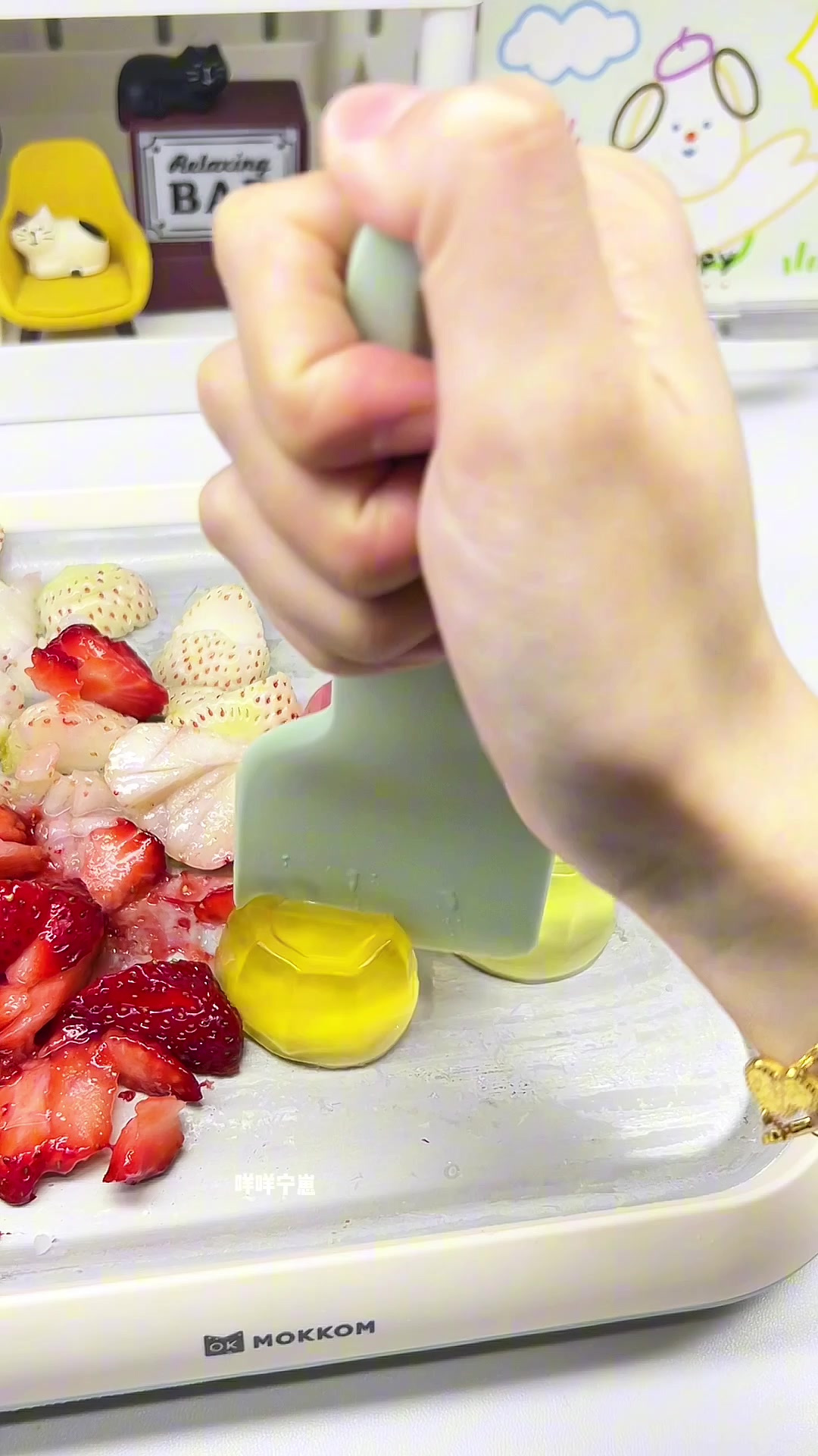 沉浸式炒双拼草莓炒酸奶,太解压啦!