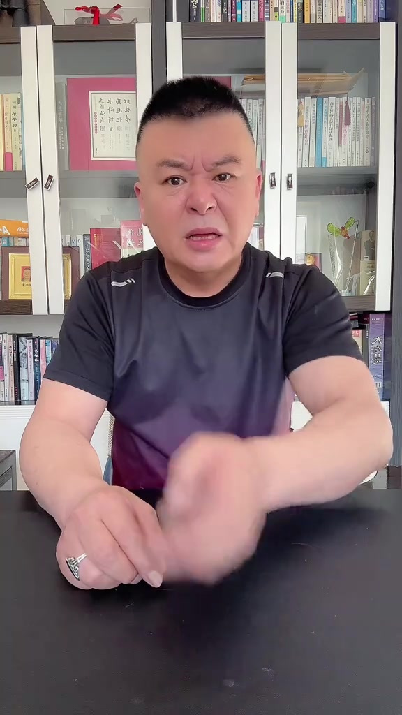 这样的八爪鱼你还敢吃吗？这样太坑人了