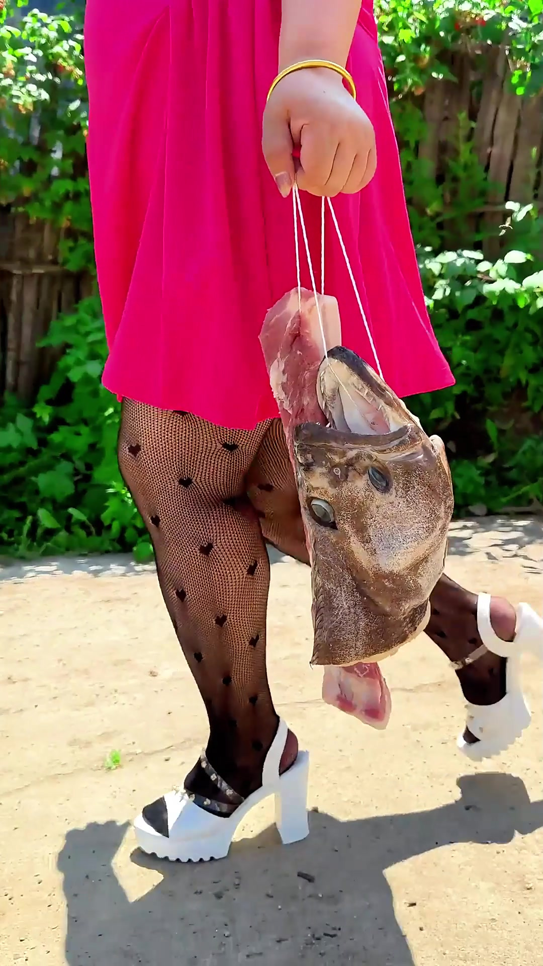 东北铁锅炖，五花肉炖鲽鱼头