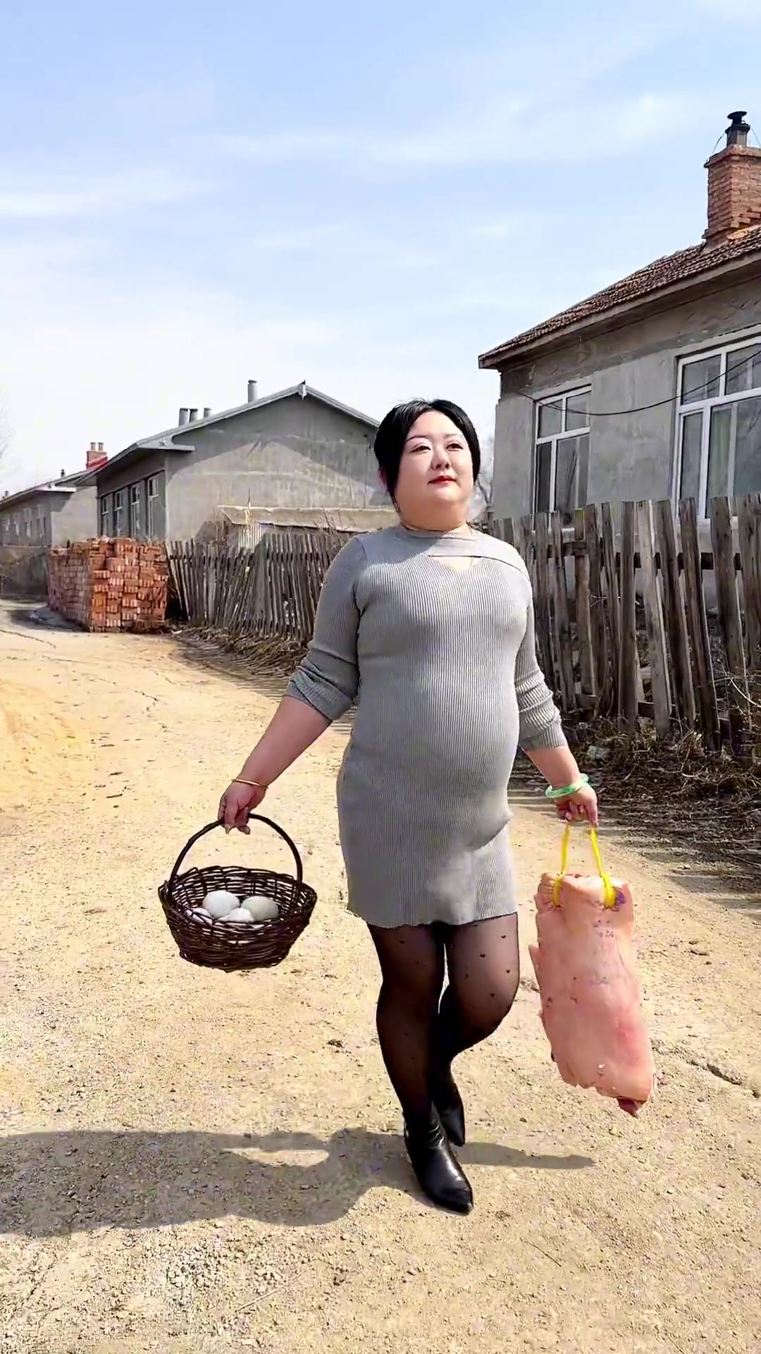 今天做个红烧肉炖鹅蛋，小根蒜盒子，我的乡村生活