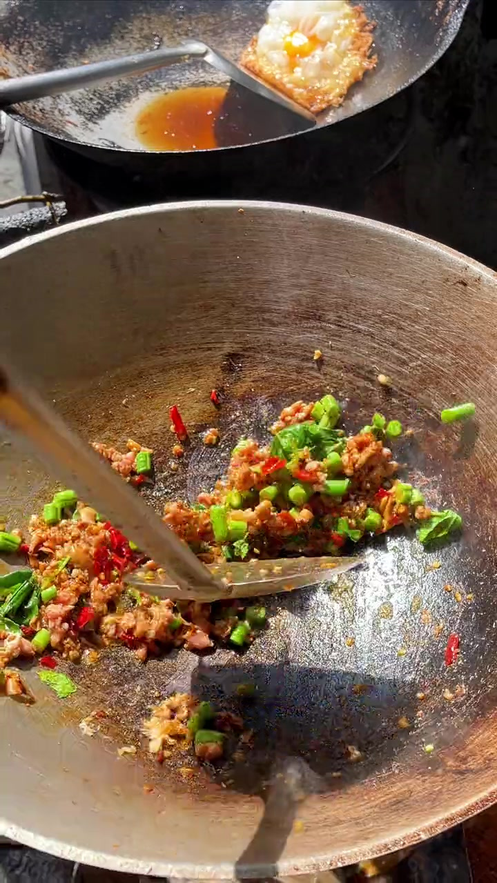 快速简单超级美味,这道泰式打抛猪肉盖浇饭,尤其适合中国胃