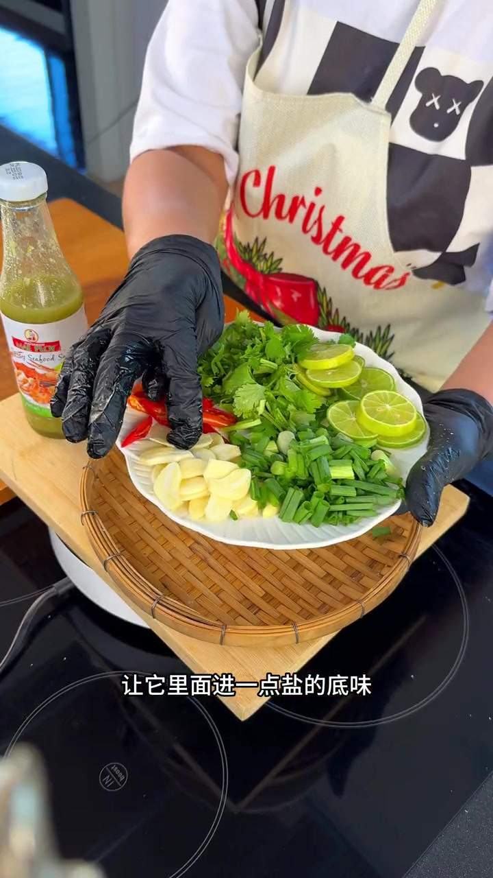 餐桌上来道简单又特别的泰国柠檬鱼吧，年年有余整整整齐齐