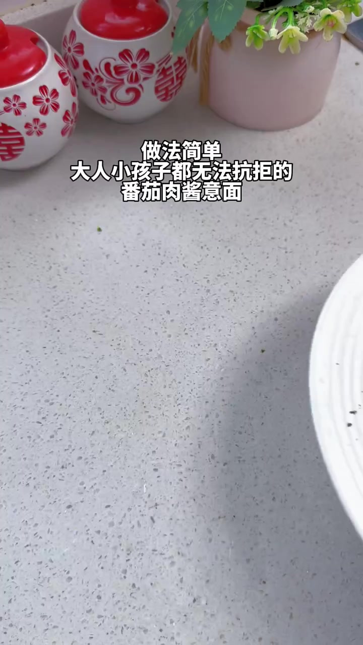 孩子点名要吃番茄肉酱意面,每一根都裹满了肉酱,真的是巨好吃
