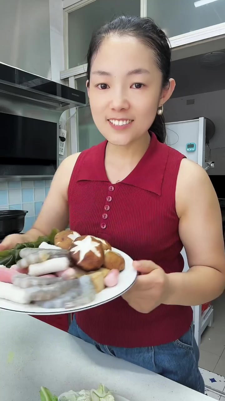 家庭版麻辣烫，在家几分钟做了一锅，鲜香入味