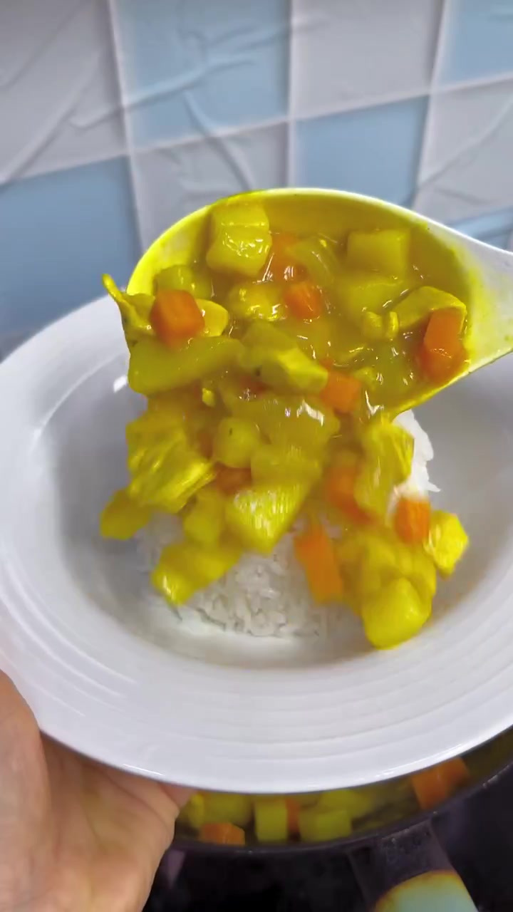 想吃咖喱饭别再出去吃了，自己在家做简单又好吃