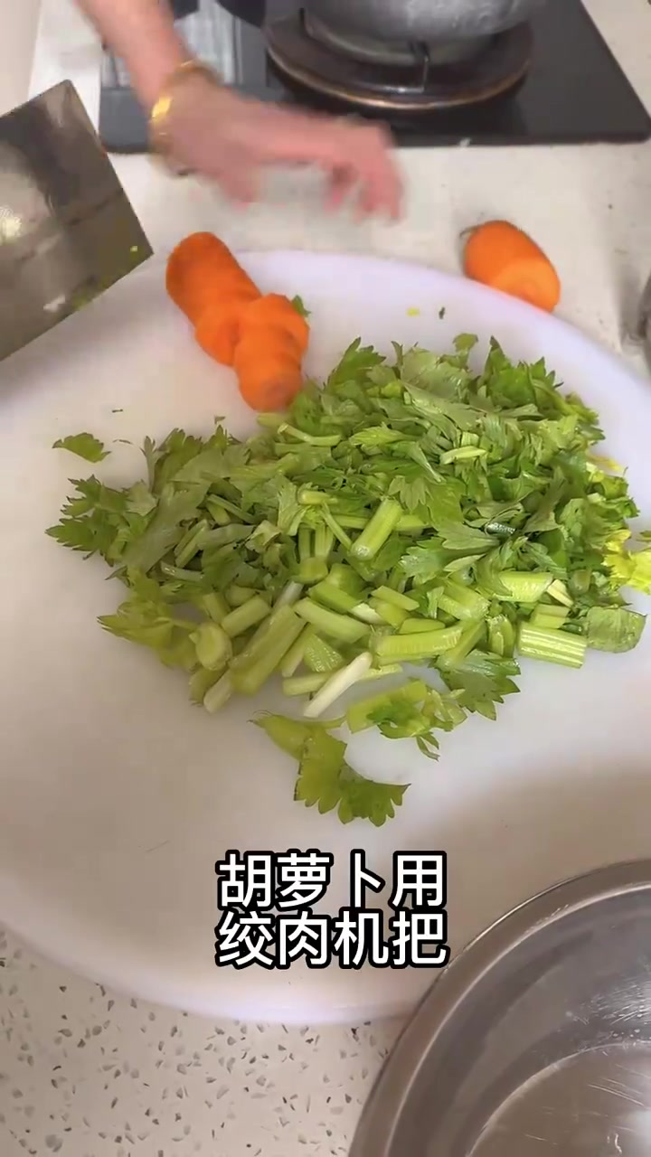 简简单单的芹菜炸丸子,晚饭安排起来