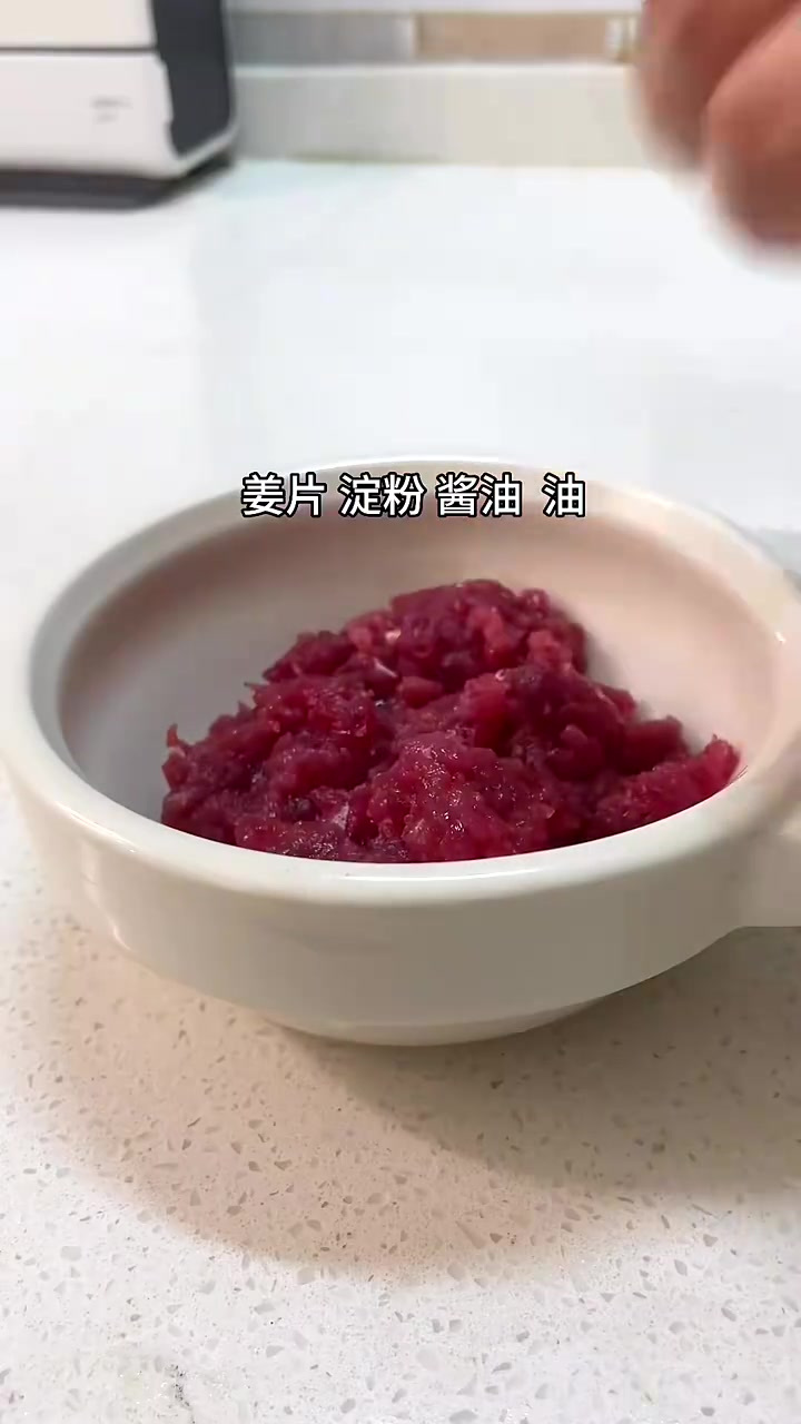 幼儿园小朋友晚餐,牛肉石锅拌饭