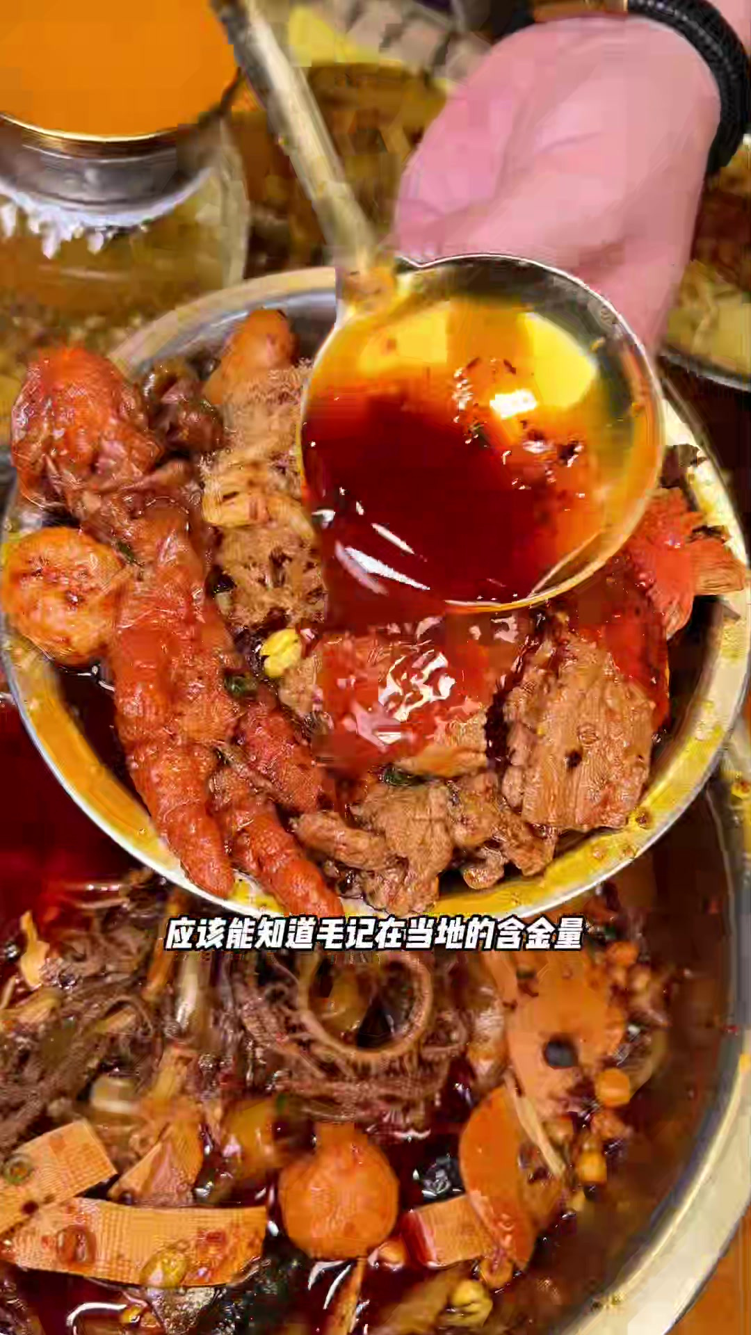 这个铁盆装的冒菜,太香了吧!