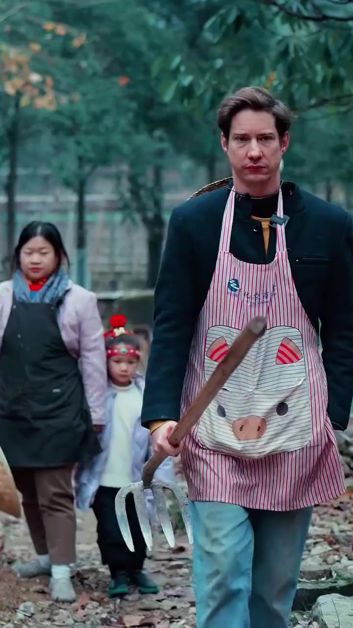 有了农家灶台,不得做个柴火鸡吃吗,味道不一般