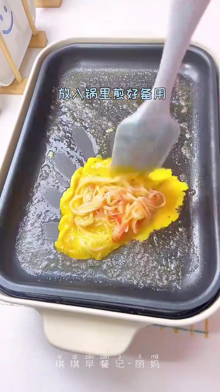 今天做了简单的盒子三明治～