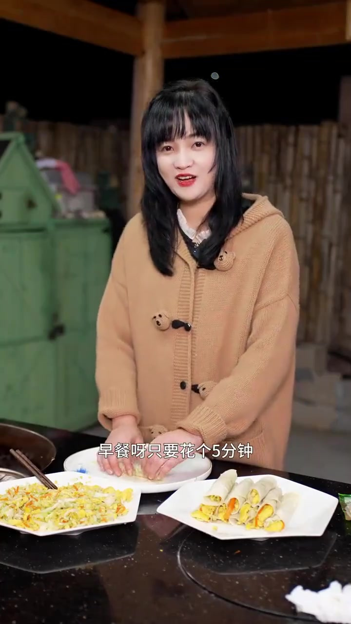 早餐不知道给孩子做什么吃的,可以试试这道鸡蛋蔬菜春卷