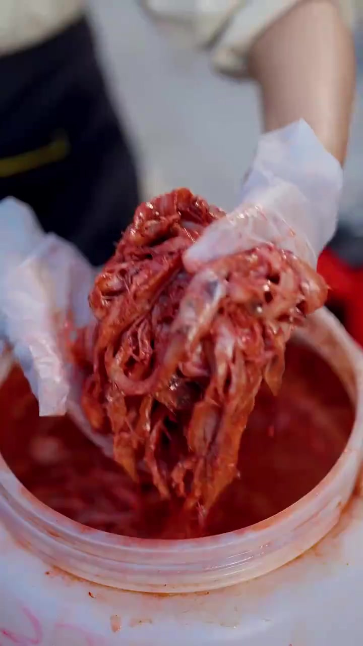 今天教大家做的这道菜，是我们福建海边人的下饭菜鱼生