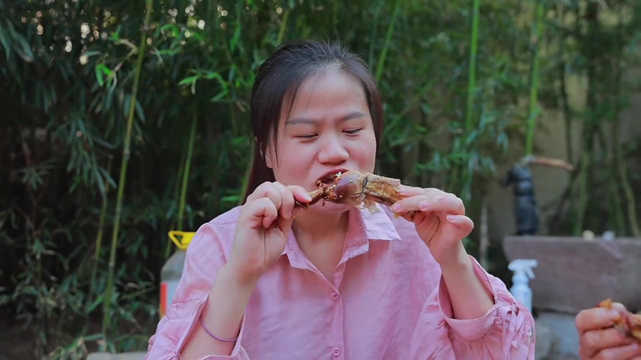 今天儿媳妇馋了，给做个麻椒鸡吃，该说不说真好吃