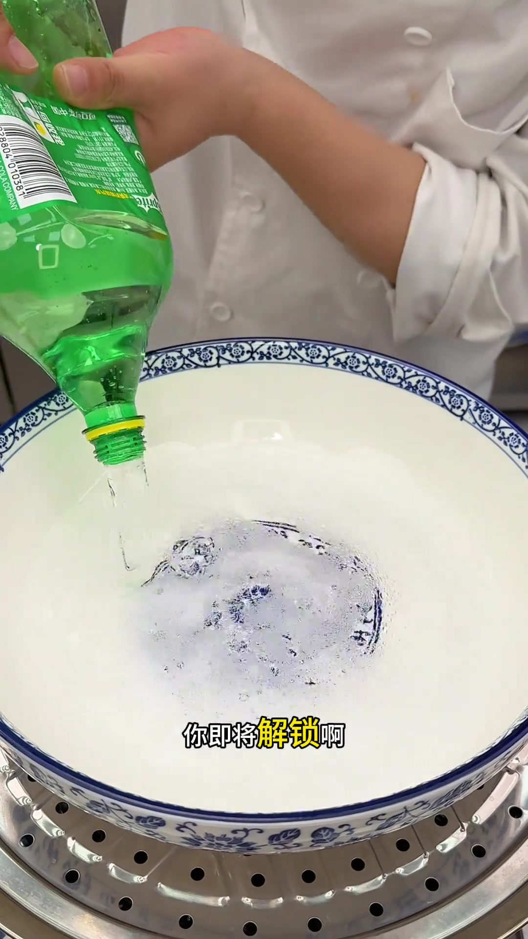 雪碧泡菜详细制作方法 3分钟轻松就能搞定酸辣开胃的“雪碧泡菜”嘎嘎开胃嘎嘎下饭 不好吃来打