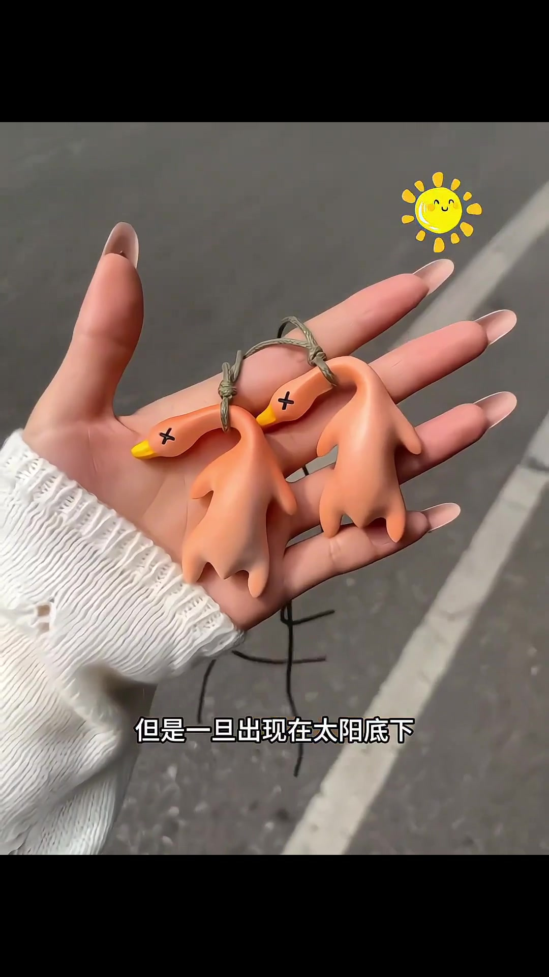 成年人的解压方式：撕开一只紫外线烤鸭，听鸭皮咔滋裂开的声音