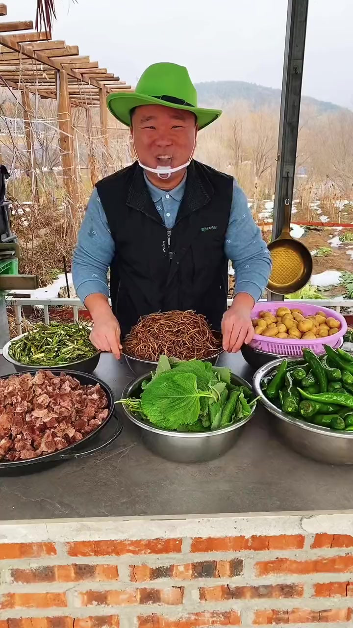 地瓜梗小土豆牛肉咸菜的做法,分享给大家