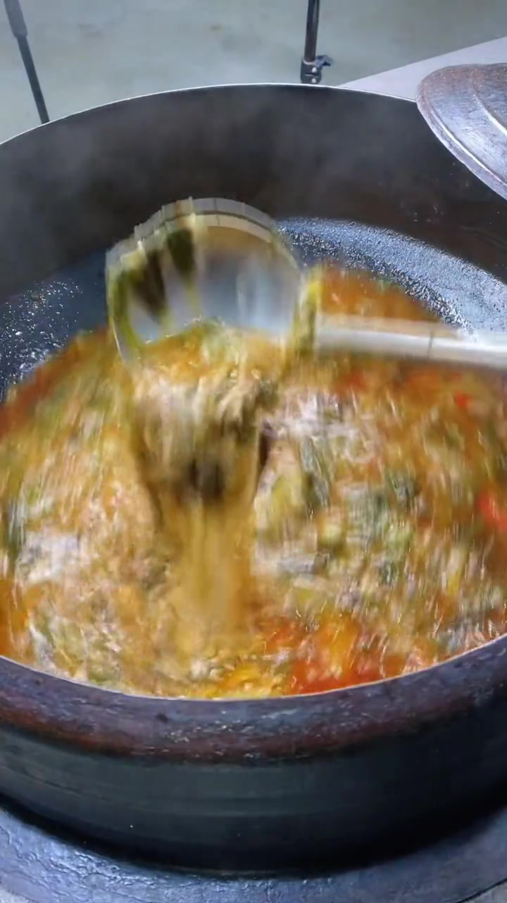 泥鳅鱼汤泡上大米饭,在配上我们朝鲜族的泡菜吃上一口太幸福了