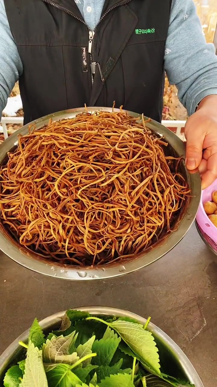 地瓜梗小土豆牛肉咸菜的做法,分享给大家