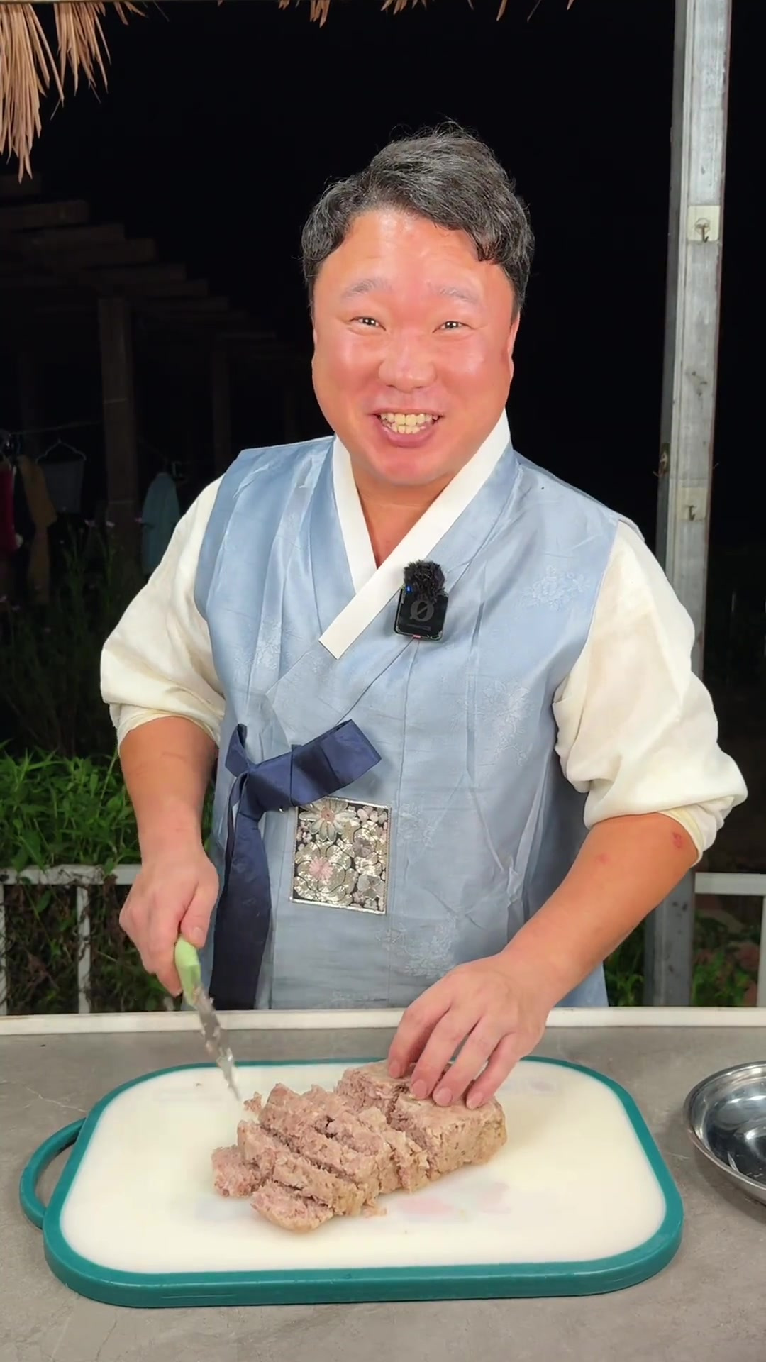 自己在家里做的午餐肉全是肉，做法简单，吃着也干净