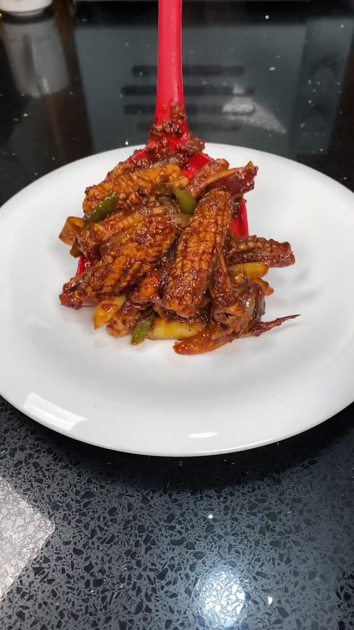辣炒鱿鱼的神仙做法，拌饭都可好吃了