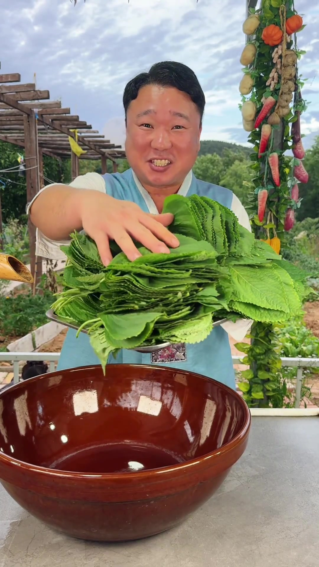 朝鲜族的苏子叶泡菜不但可以生腌也可以我这样蒸熟了再腌