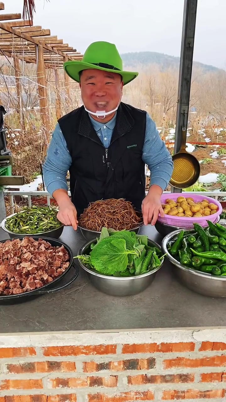 地瓜梗小土豆牛肉咸菜的做法，分享给大家