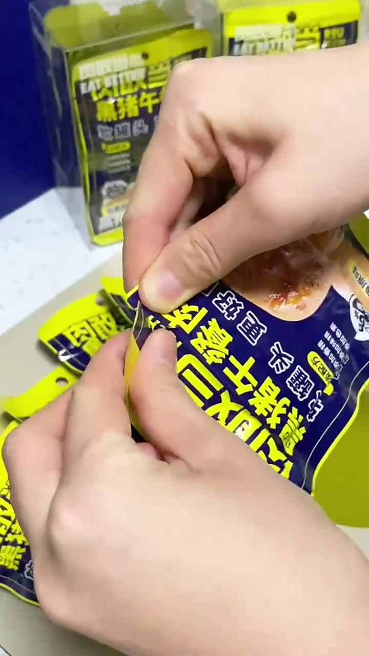 这个独立包装的黑猪肉午餐肉真的太方便了