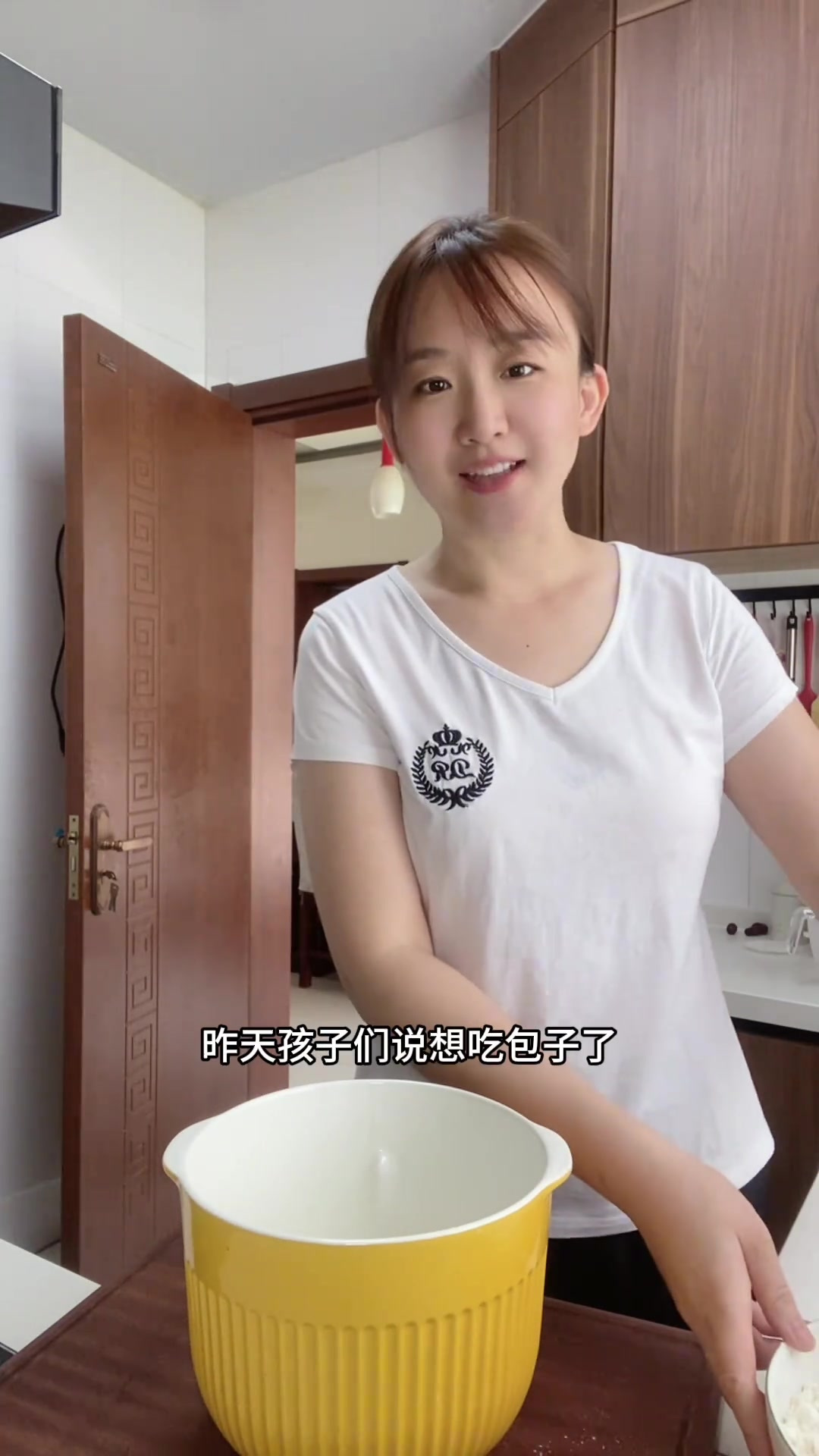 香喷喷的梅干菜酱肉包，搭配小米粥，太舒服了