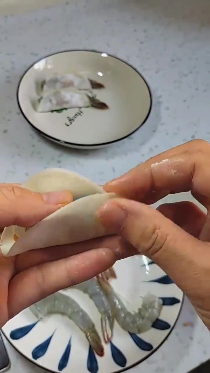 饺子别再总是煮着吃了，像我这样做成抱蛋煎饺