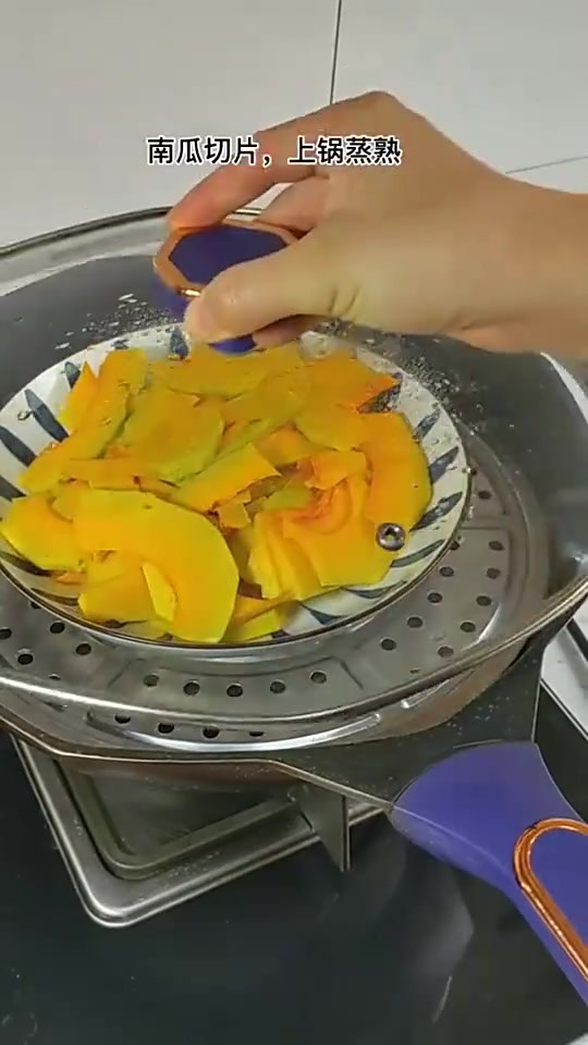 不会蒸馒头的朋友看过来，做法简单，今天把方法分享给大家