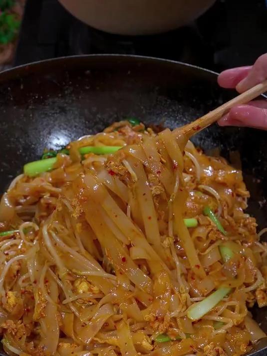 下次想吃炒河粉，你就像我这样做，做法简单