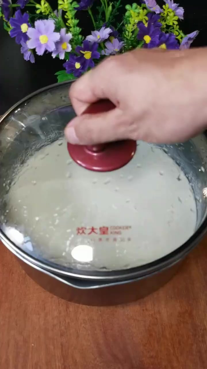 川渝地区很多人都喜欢一种街头小吃,麻辣豆腐脑