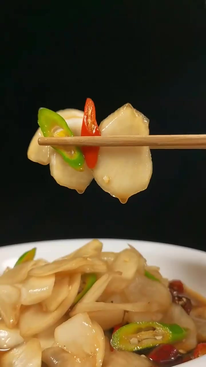 俗话说冬吃萝卜夏吃姜,今天分享一道素菜