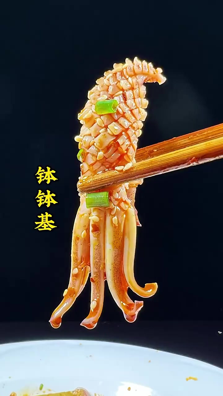 四川的钵钵鸡麻辣鲜香菜品丰富,喜欢吃就行动起来吧