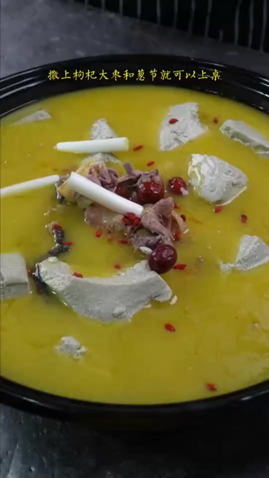 想吃土特产黑鸡的,试试汤锅的吃法吧,保证了原滋原味