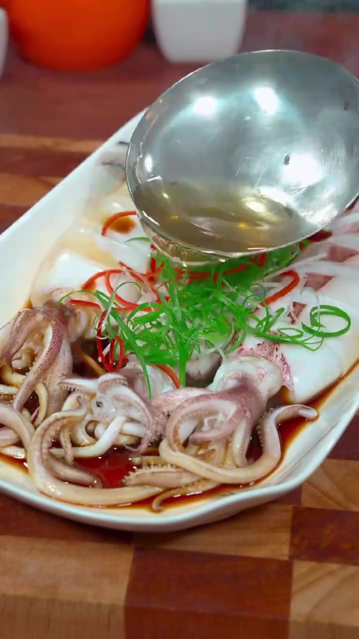 清蒸鱿鱼,鲜美爽脆,很好吃赶紧回家试试吧