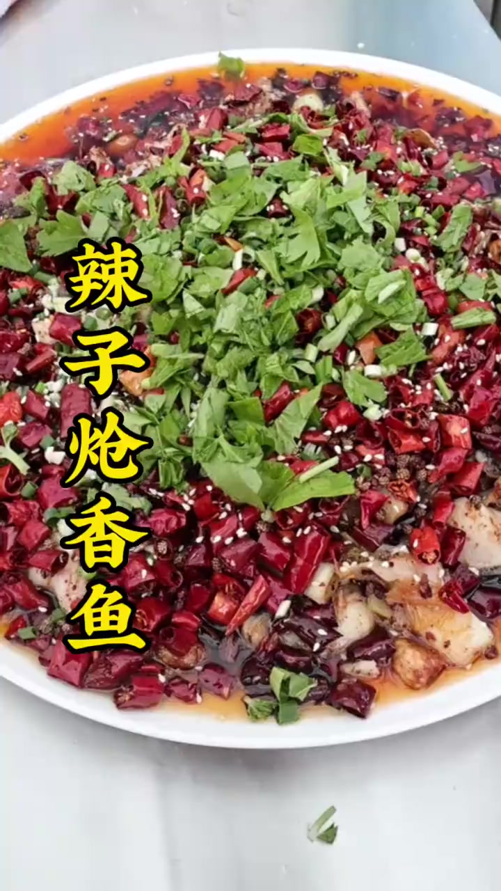 很多人只晓得鱼的做法除了蒸就是煮，却不知道炒起吃更香更脆