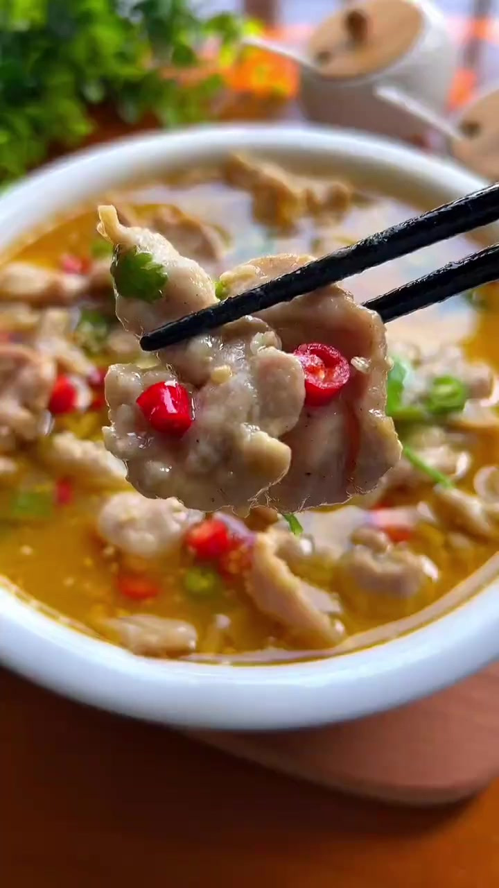 没有胃口的时候，自己在家做一道酸汤肉开开胃