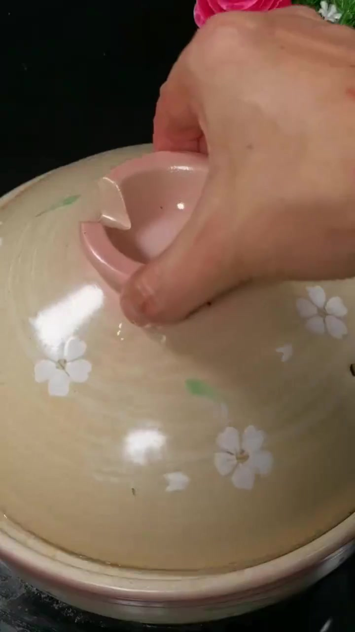 鲍鱼别只用来清蒸了，用山珍菌煲汤，美味又营养