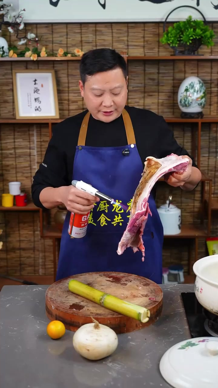 羊肉汤用酸萝卜炖，真的没得骚味，汤鲜肉香软糯脱骨