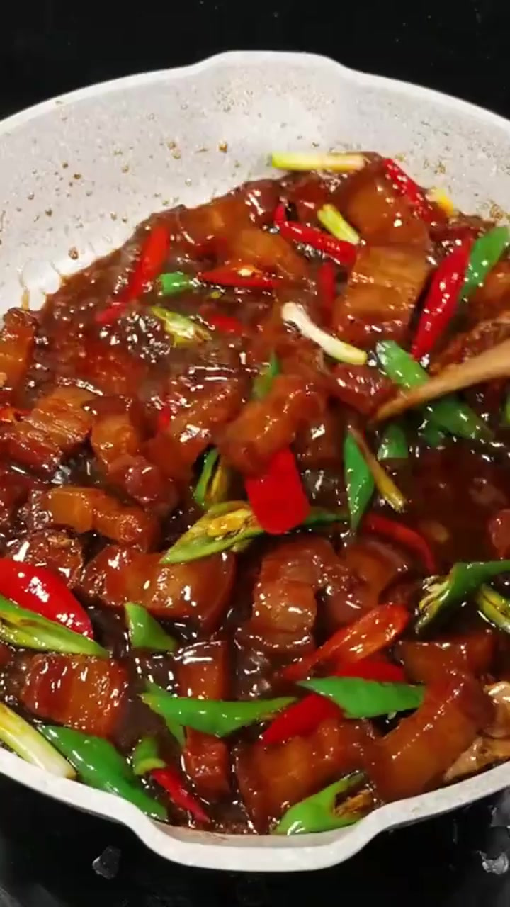 做红烧肉别想得太复杂了，教你简单的做法