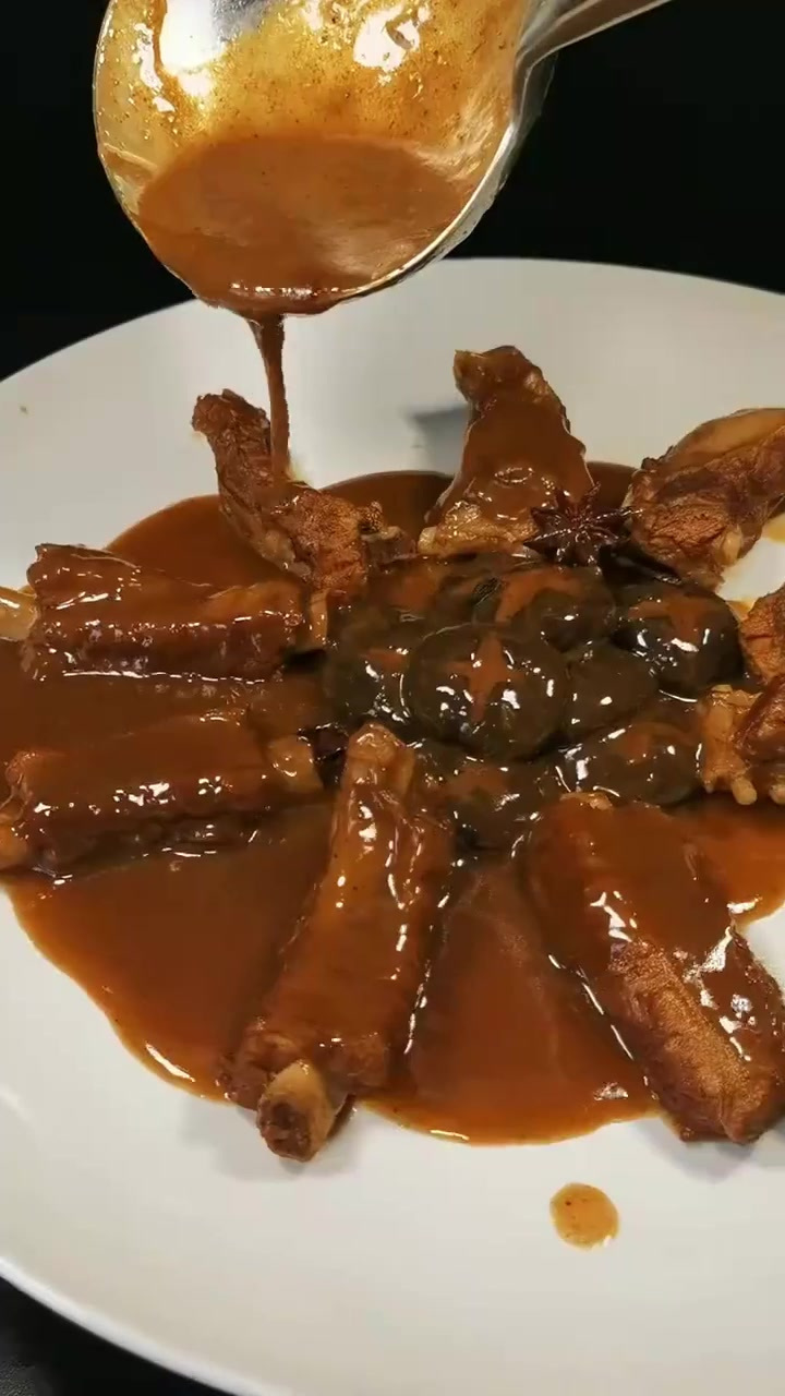 排骨很多人都喜欢,像我这样用香菇来红烧,制作简单又好吃